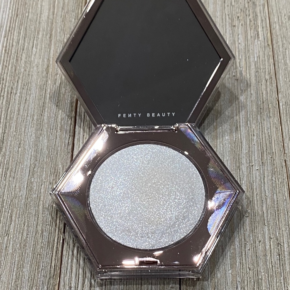 Fenty Beauty Diamond Bomb
